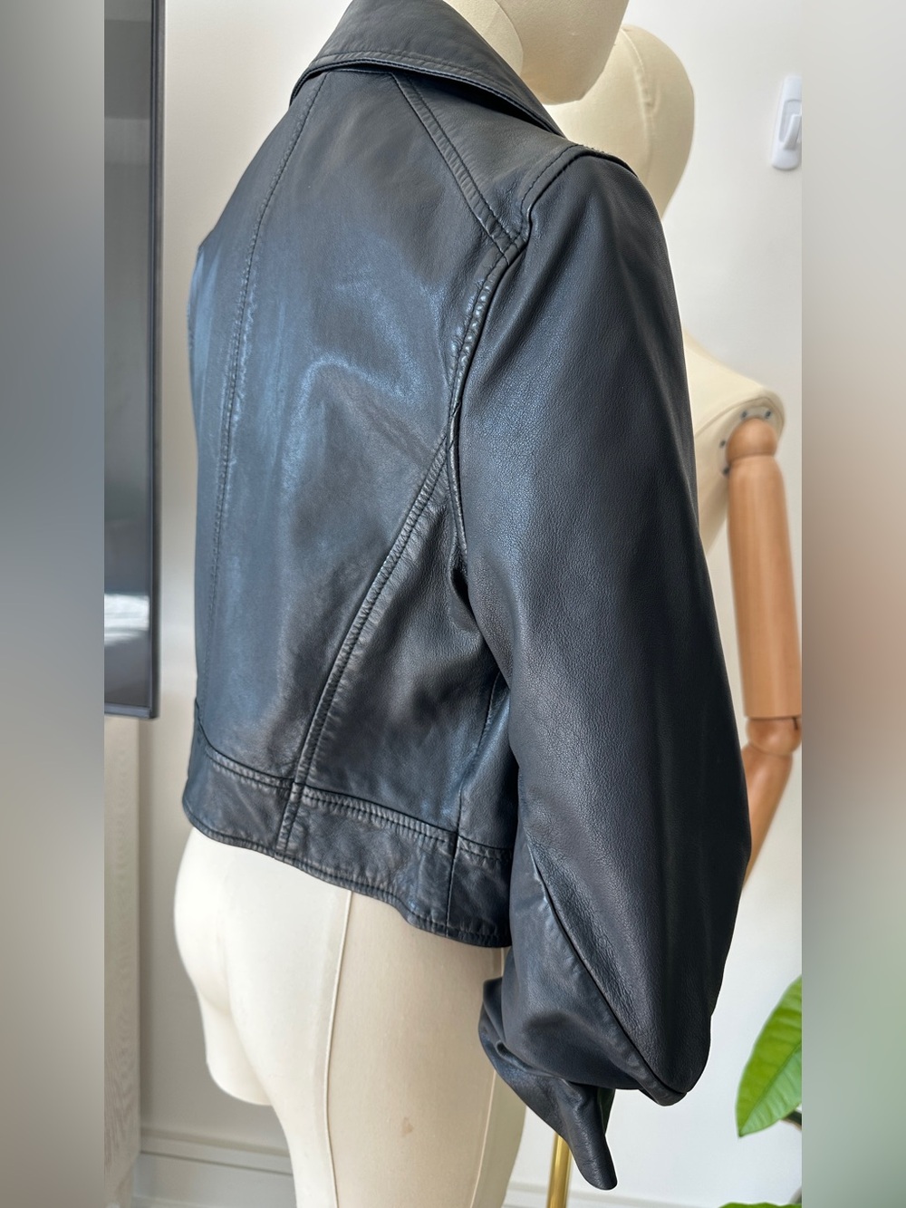 Lamarque Donna Leather jacket -
100% lamb leather - Picture 4 of 16